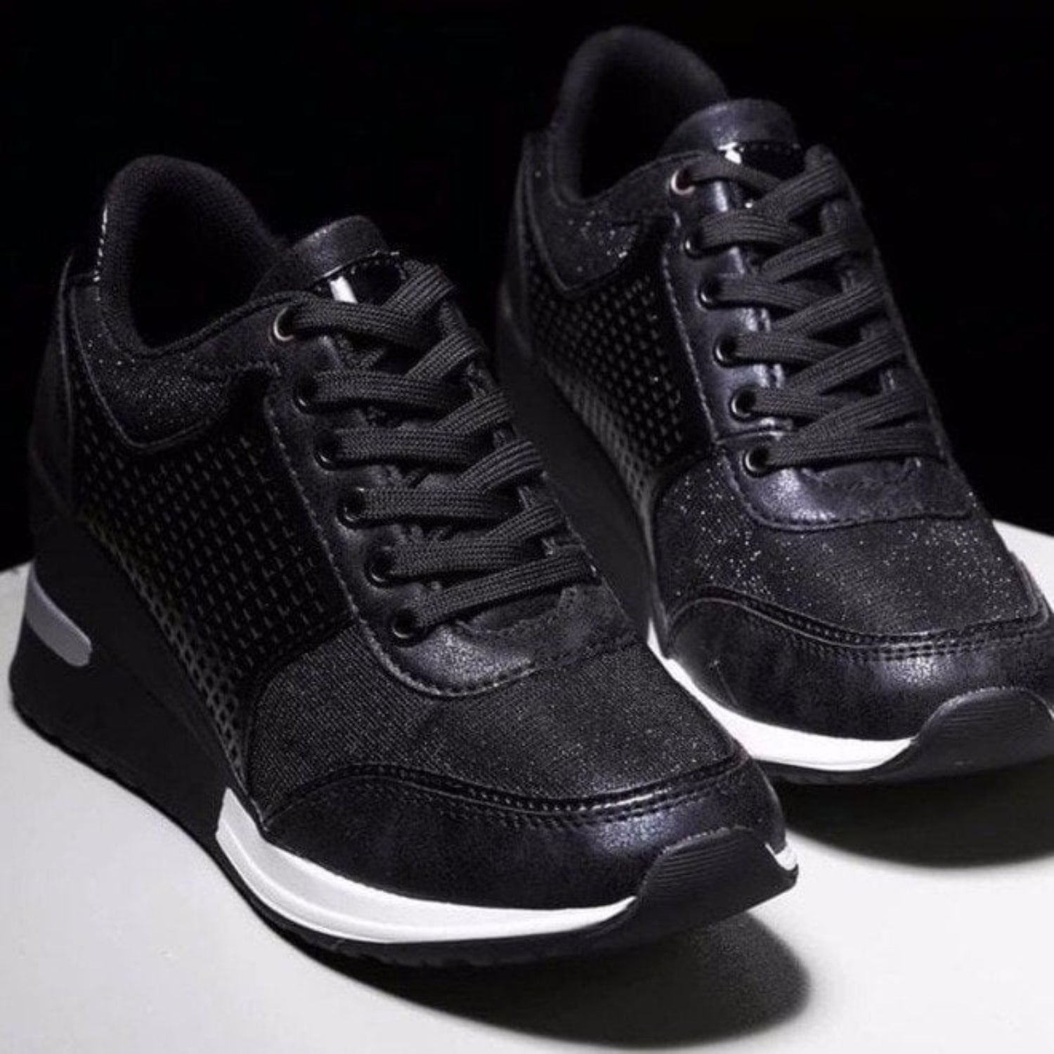 Wedge Sneakers- Erhöhe deinen Stil mit Komfort!