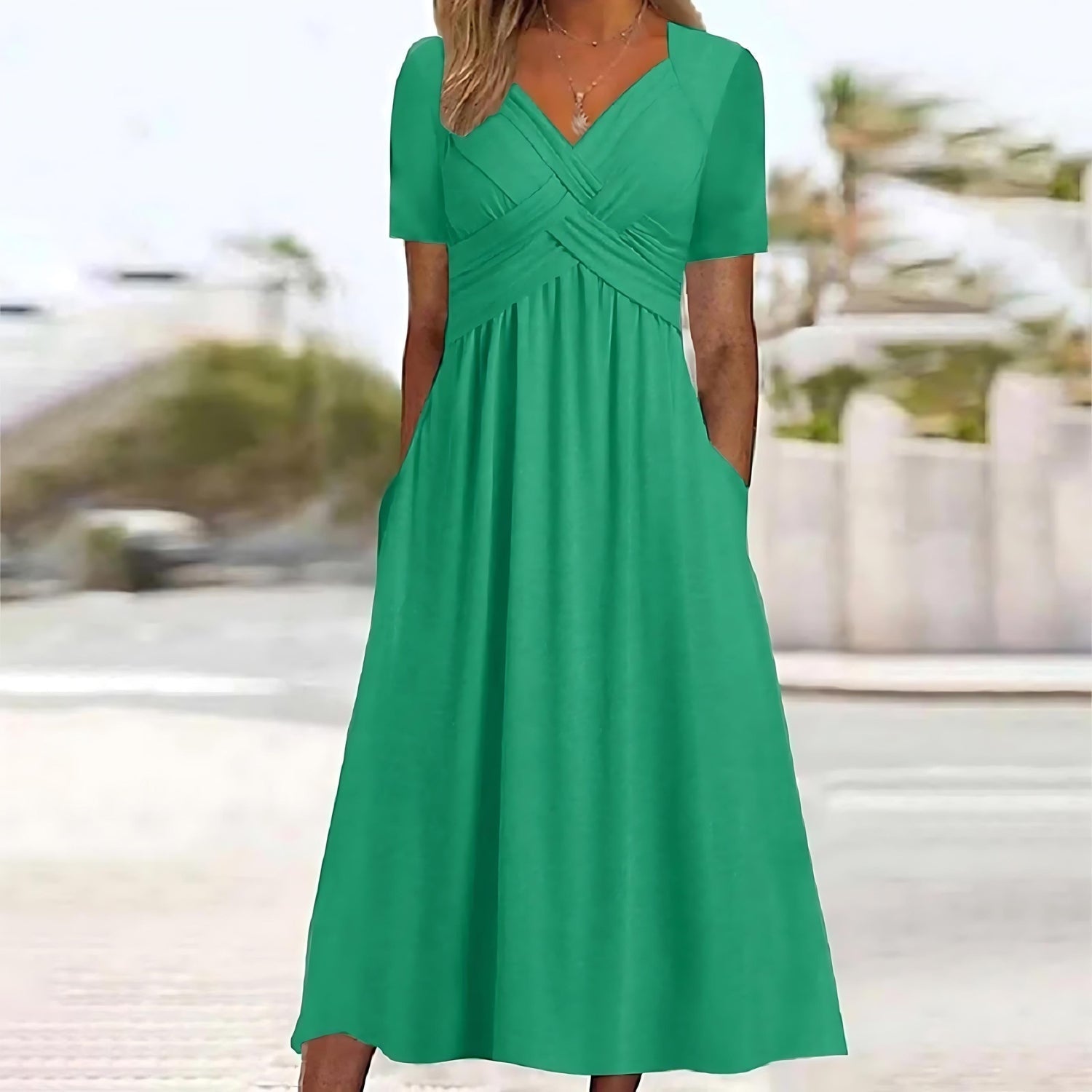 MAIKA | Stilvolles und schmeichelhaftes Kleid